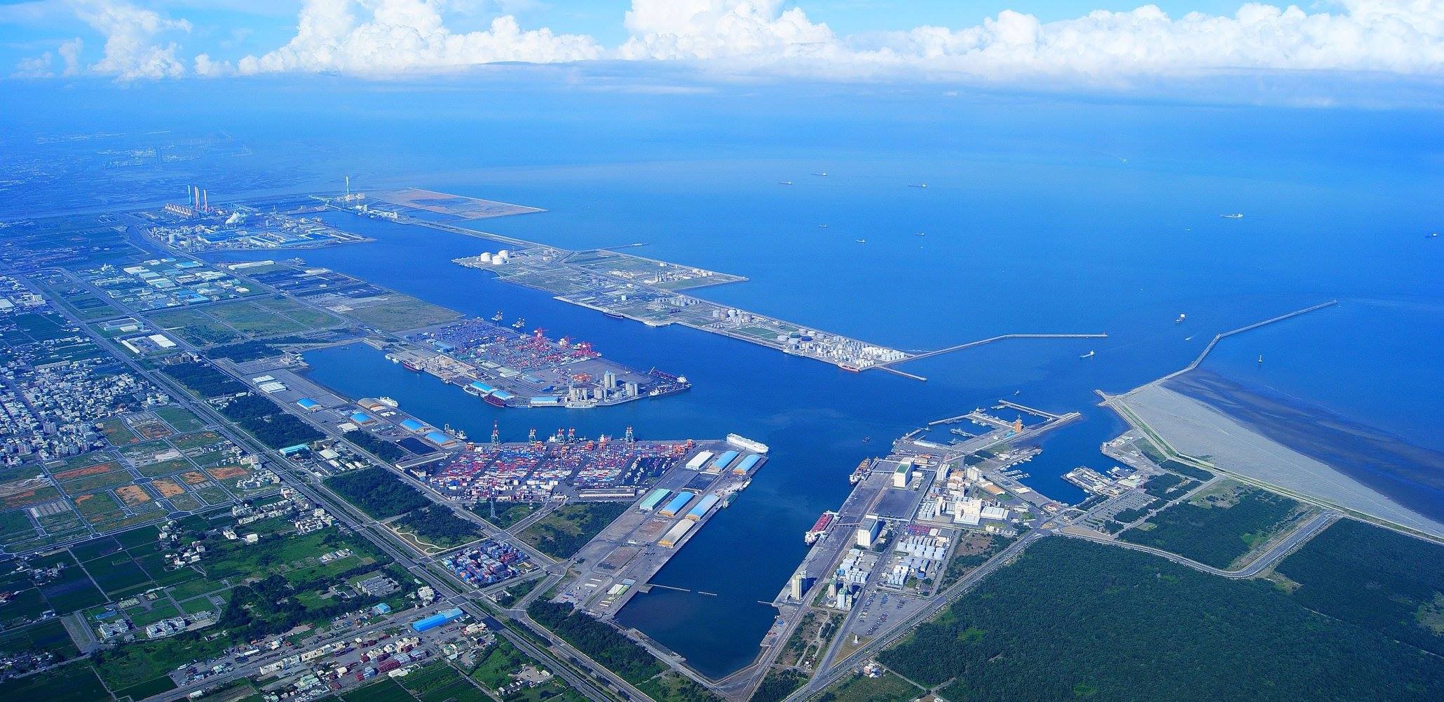 直航台北，厦门港开通首条对台出口跨境电商海运快线