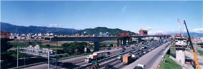 第16、17標合併標場鑄預力箱樑節塊推進高架橋