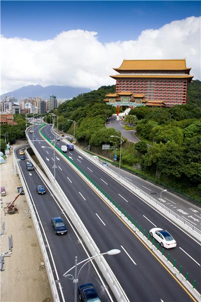 新生高架橋北端引道工程