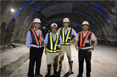 2013年工信工程观音隧道贯通仪式